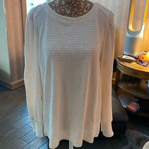 Loft Women’s Top textured puffed sleeve women’s L
Quiet Luxury